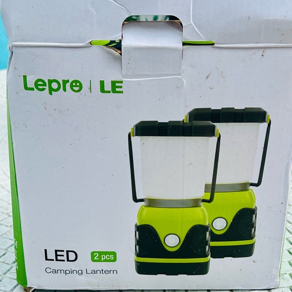 2 CAMPING LANTERNS. USED ONCE!  PERFECT CONDITION! - Picture 8 of 10
